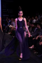 Model walks the ramp for KGK Entice Pvt.Ltd Show at IIJW Day 4 on 22nd Aug 2012 (124).JPG